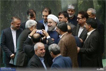 رنگ باختن ادعاهای کیهان و تندروها درباره اکثریت داشتن در بهارستان/رای اعتماد به 3 وزیر روحاني؛ چهره واقعی مجلس دهم را نشان داد