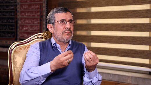 احمدی نژاد: برخی می‌گویند اداره کشور مال ماست تو غلط میکی حرف میزنی