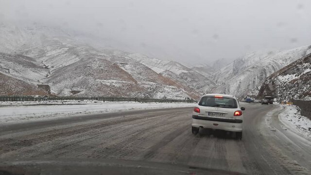 برف و باران در جاده‌های ۷ استان/ ۱۴ جاده مسدود است