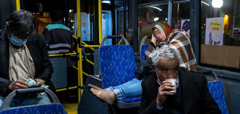 عضو شورای شهر تهران درباره پدیده «اتوبوس خوابی»: این افراد معتاد نیستند؛ حتی شاغلند اما توان پرداخت کرایه خانه را ندارند / آن‌ها مایل نیستند از گرمخانه استفاده کنند