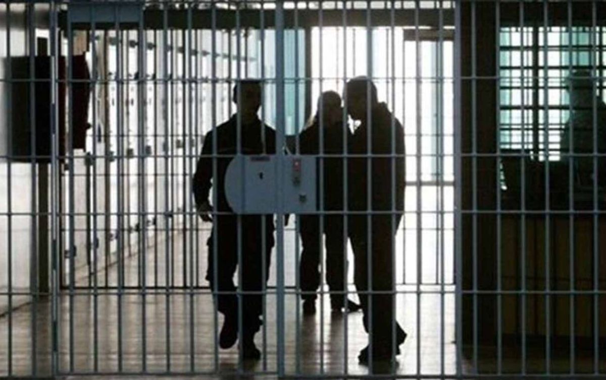 بخشنامه سازمان زندان‌ها درباره حقوق زندانیان: ممنوعیت شکنجه / تسهیلات برای متهمین سیاسی و مطبوعاتی
