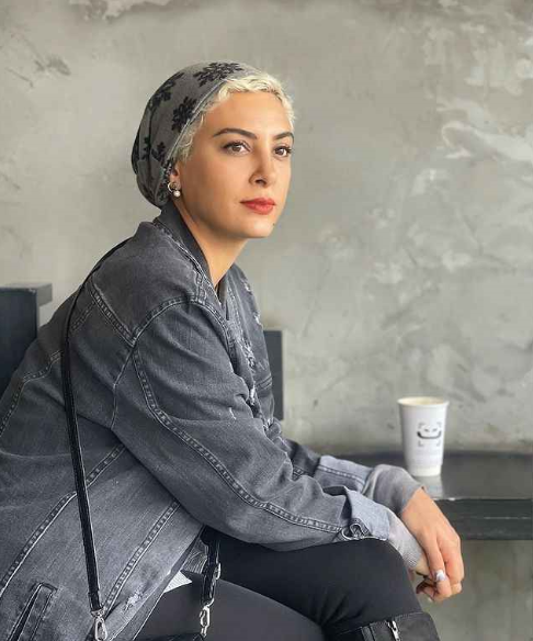 کافه گردی بازیگر زن با استایل و چهره جدیدش + عکس