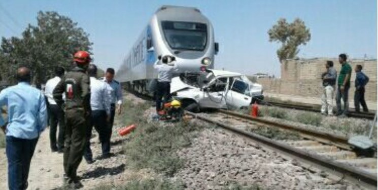 تصادف قطار مسافربری با پراید در حوالی ورامین