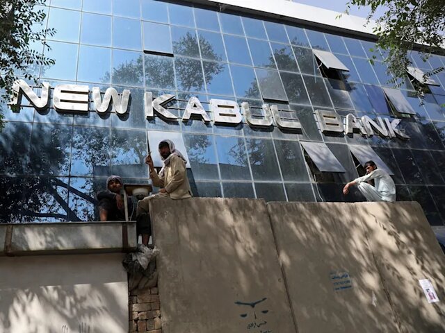 رویترز: بانک مرکزی افغانستان گاوصندوق‌ها را قبل از سقوط کابل تخلیه کرده بود