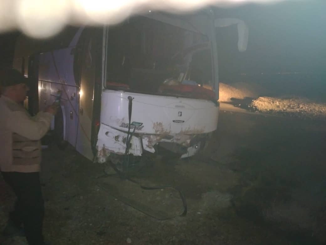۱۹ مصدوم در حادثه خروج اتوبوس مسافربری از جاده در مهریز