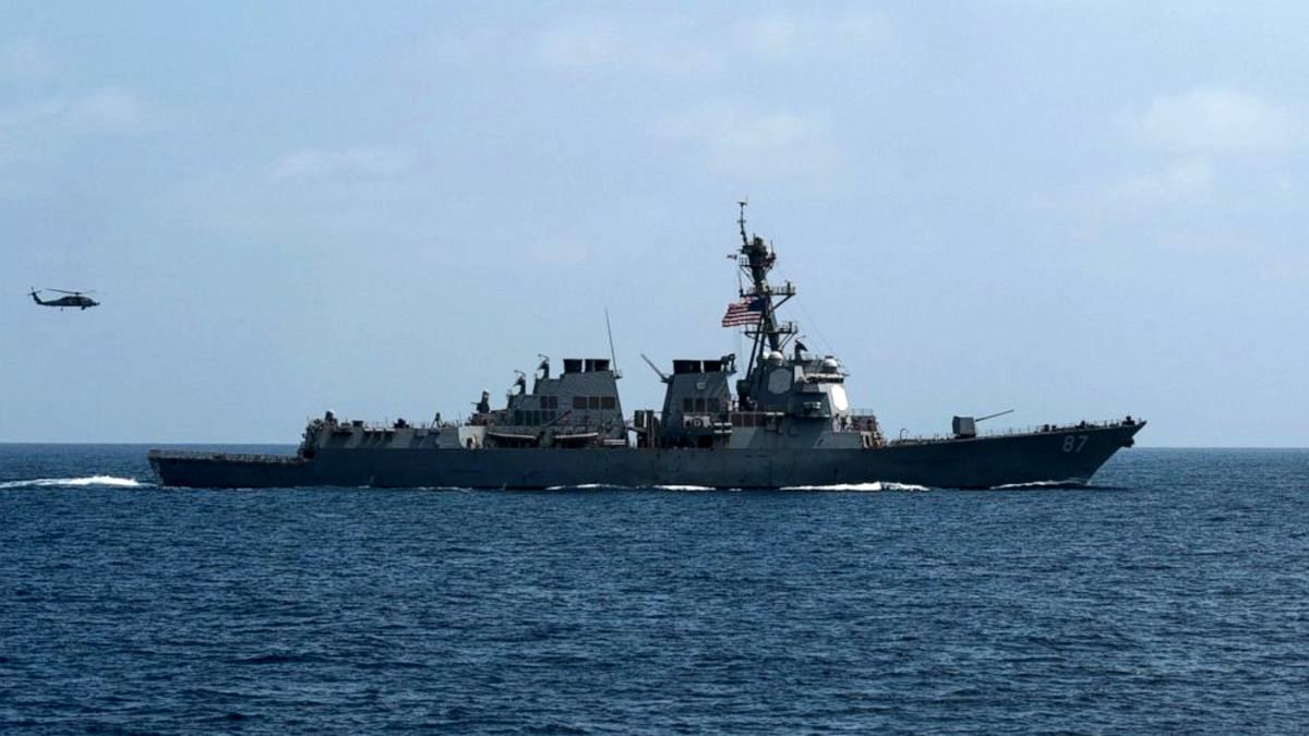 نیروی دریایی آمریکا یک کشتی حامل تسلیحات را در دریای عمان توقیف کرد