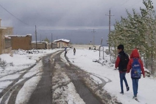 وضعیت راه‌های کشور؛ بارش برف و باران در جاده‌های ۱۲ استان