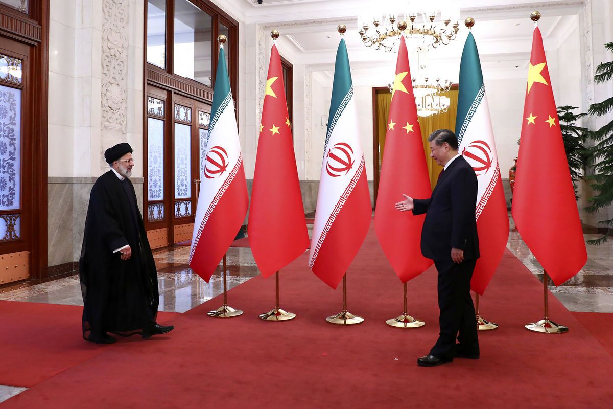 المانیتور : رهبر ایران شخصا سیاست «نگاه به شرق» را دنبال می‌کند