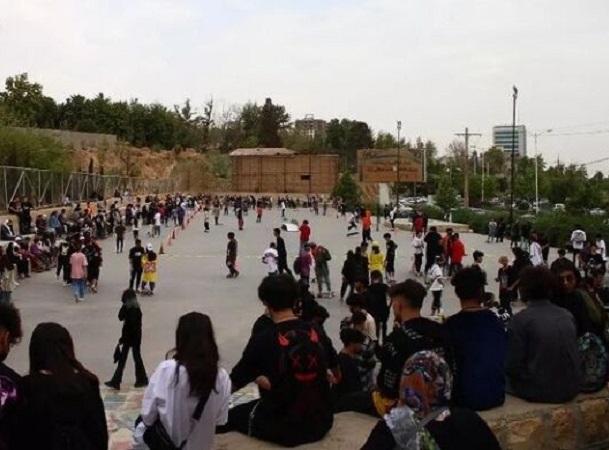 فرماندار شیراز: ۵ نفر در خصوص تجمع بلوار چمران در بازداشت هستند؛ ۳ نفر از عوامل موثر در این تجمع و ۲ مسئول ورزشی / هیچ نوجوانی در بازداشت نیست