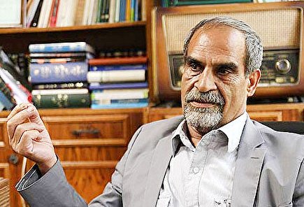 واكنش نعمت احمدی به موضوع ممنوع الكارى هنرمندان: هیچ نهادی با هیچ عذر و بهانه‌ای نمی‌تواند فردی را از حقوق‌اجتماعی محروم کند
