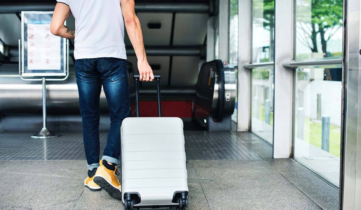 بستن چمدان به مقصد عمان