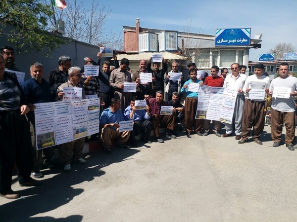 اعتراض رانندگان تاکسی مریوان به عملکرد سازمان تاکسیرانی
