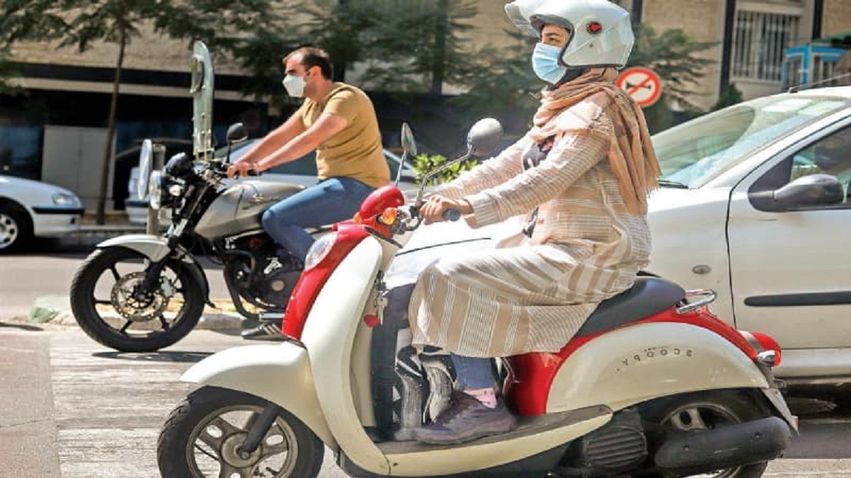 موتورسواری مادر و فرزند در تهران +فیلم