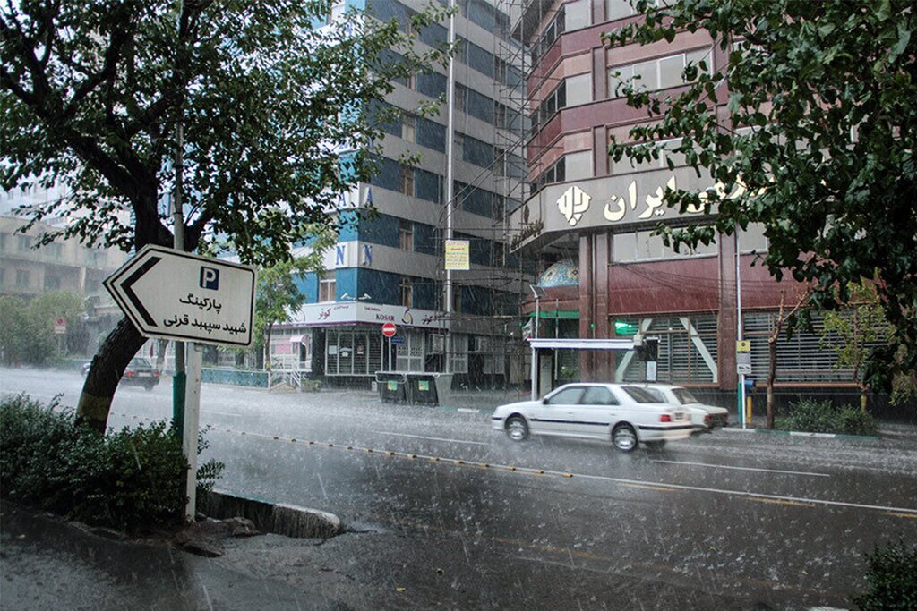 بارش باران در تهران/کاهش ۶ تا ۱۲ درجه‌ای دما تا جمعه