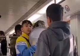 ویدئویی پربازدید از خوانندگی پسرِ نوجوان در مترو