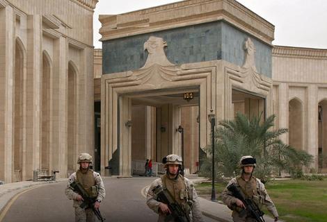 حمله راکتی به سفارت آمریکا در بغداد / آمریکا: کار گروه های همسو با ایران است