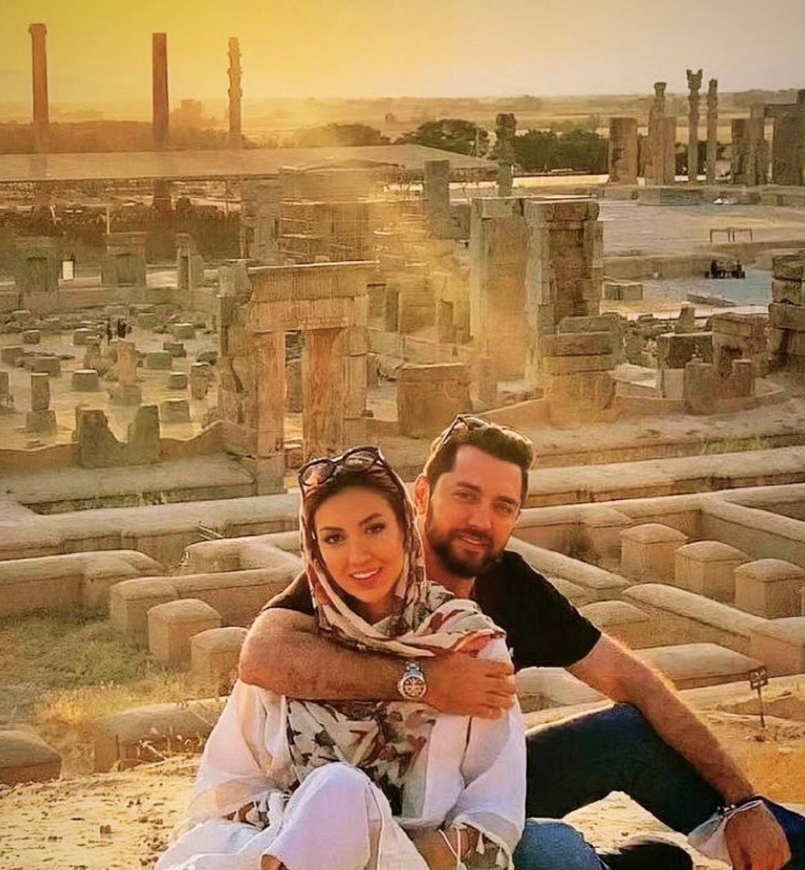 هم اغوشی بهرام رادان و همسرش در این مکان+ عکس