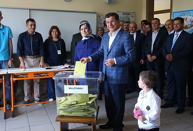 از اظهارات عجیب یک خطیب دینی در خصوص پست نخست وزیری تا فاجعه دیاربکر:روز پر استرس اردوغان در انتخابات ترکیه از اظهارات عجیب یک خطیب دینی در خصوص پست نخست وزیری تا فاجعه دیاربکر:روز پر استرس اردوغان در انتخابات ترکیه