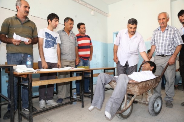 از اظهارات عجیب یک خطیب دینی در خصوص پست نخست وزیری تا فاجعه دیاربکر:روز پر استرس اردوغان در انتخابات ترکیه از اظهارات عجیب یک خطیب دینی در خصوص پست نخست وزیری تا فاجعه دیاربکر:روز پر استرس اردوغان در انتخابات ترکیه