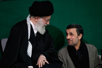 چرا آيت الله خامنه اي مخالفت با نامزدی احمدی نژاد را علنی کرد؟