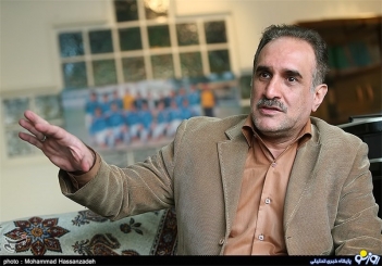 قاليباف و رئيسي دنبال سیاست های پوپولیسی احمدي نژاد هستند/وعده هاي نامزدهاي اصولگرا روي هوا اجرايي مي شود