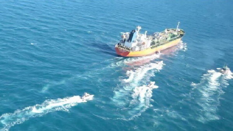 ایران نفتکش کره جنوبی را گرو گرفته است