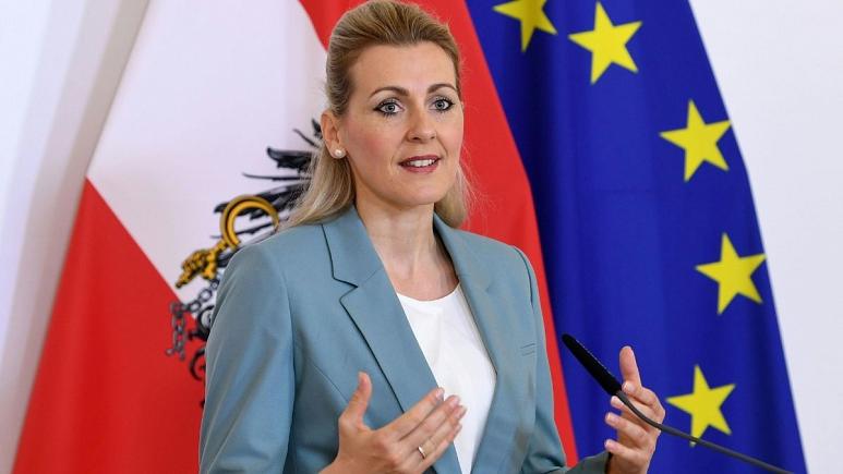 استعفای وزیر اتریش بعد از اتهام تقلب