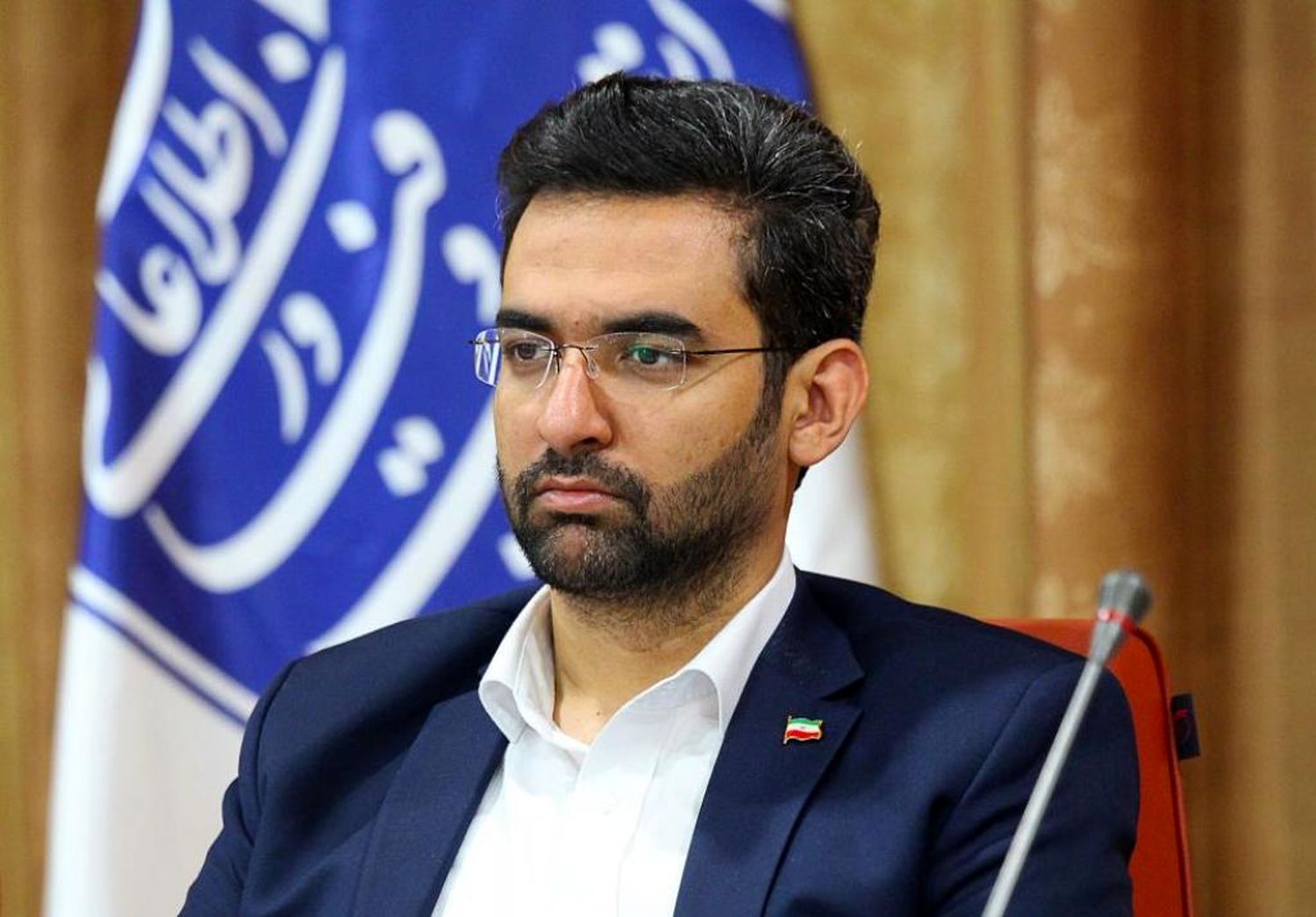 احضار وزیر ارتباطات به دادسرا  /  آذری‌جهرمی با قرار التزام آزاد است