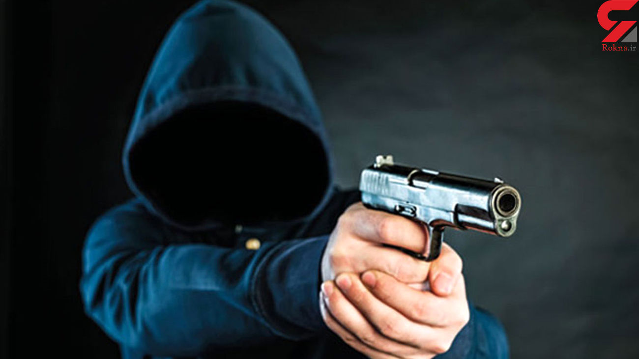 زن آبادانی در خانه بود که مردان غریبه وارد شدند