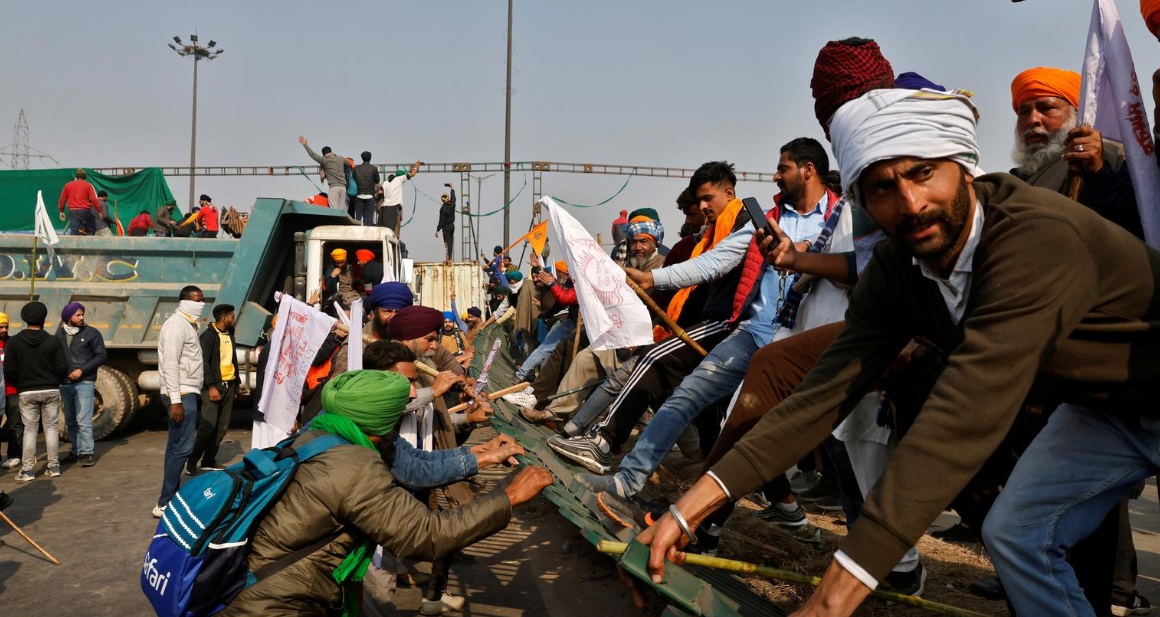 تظاهرات تراکتوری هند در روز جمهوری /  درگیری کشاورزان با پلیس