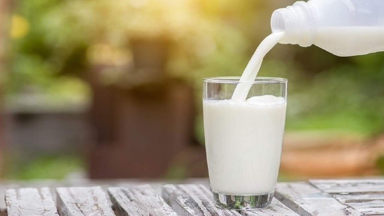۴ عارضه عجیب زیاده ‌روی در مصرف شیر