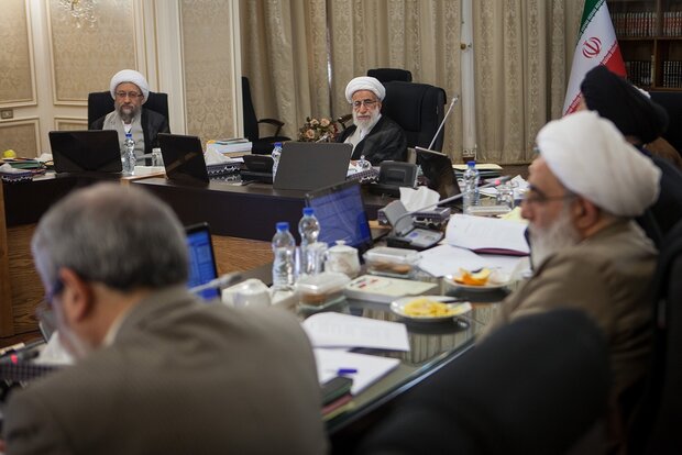 کیهان: شورای نگهبان باید احراز صلاحیت نامزدهای ریاست جمهوری خیلی را با سخت‌گیری زیاد انجام دهد