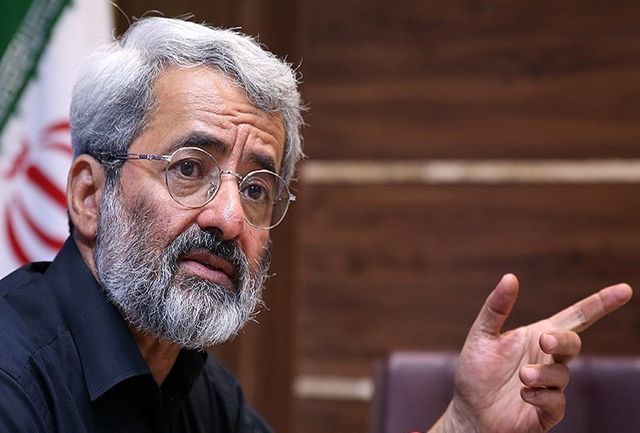 احمدی نژاد مسیر تخریب جایگاه لاریجانی در نزد اصولگرایان را در پیش گرفت