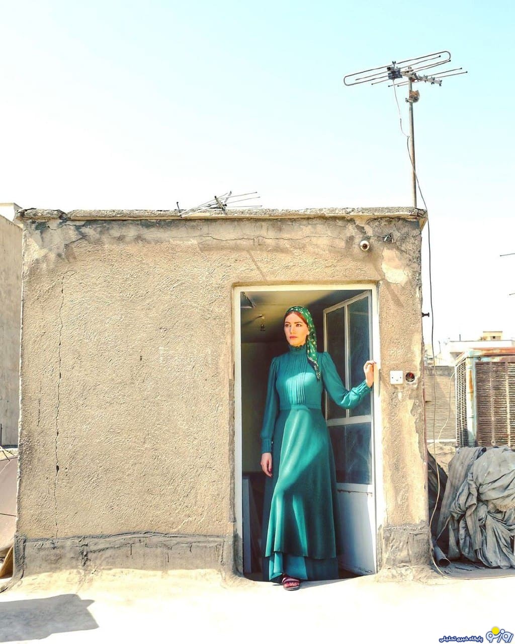 لباس جالب متین ستوده در پشت بام! + عکس