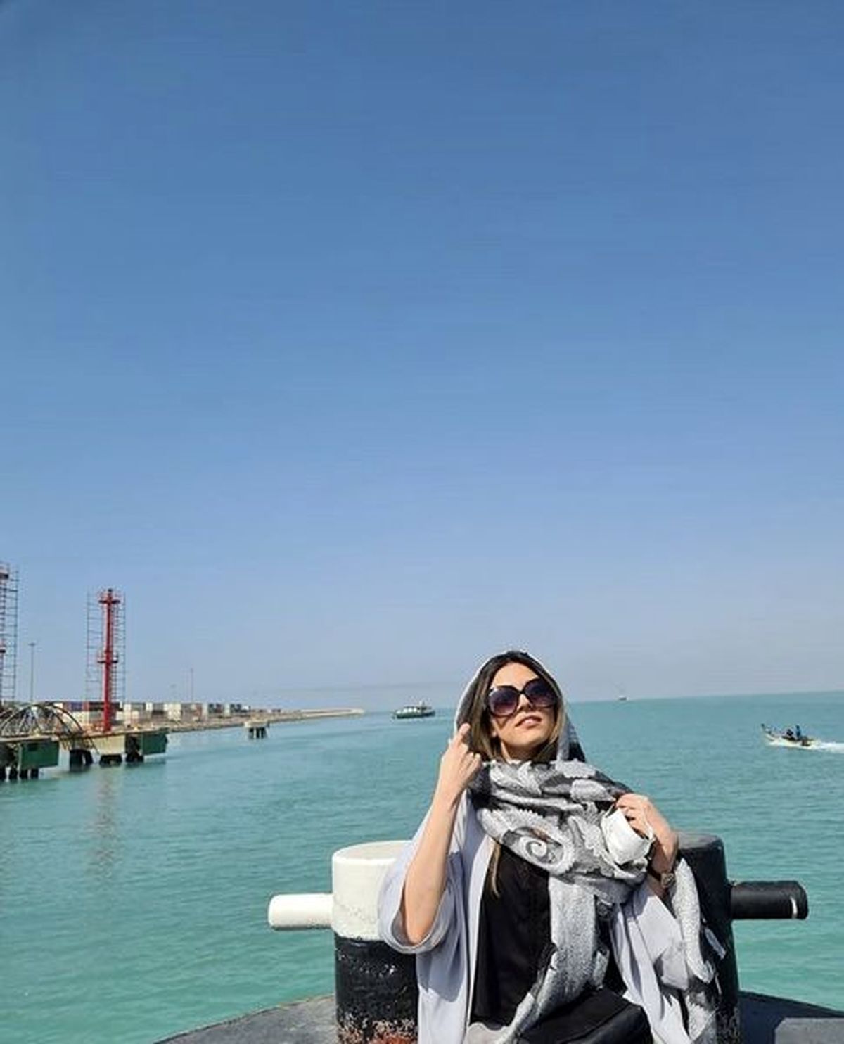 پوشش متفاوت خانم بازیگر ایرانی در لب دریا + عکس پوشش متفاوت خانم بازیگر ایرانی در لب دریا + عکس