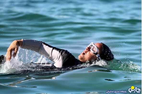 عکس شنا کردن ترانه علیدوستی در استخر