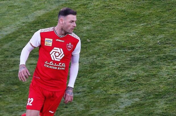 باشگاه پرسپولیس سرانجام از مهاجم جنجالی شکایت کرد