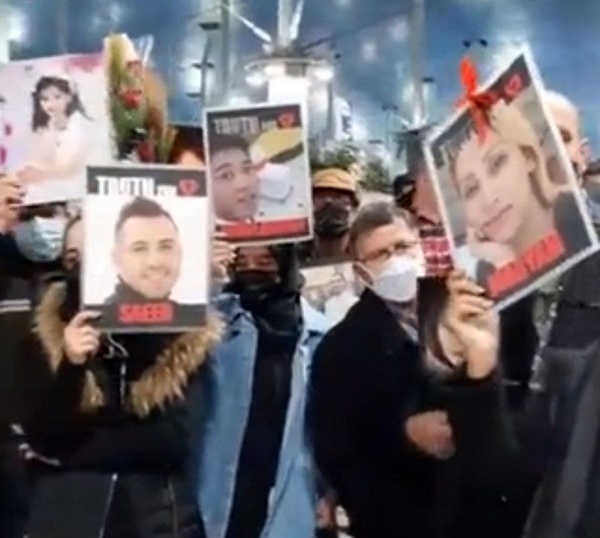 تجمع خانواده ای از قربانیان هواپیمای اوکراینی در فرودگاه امام خمینی