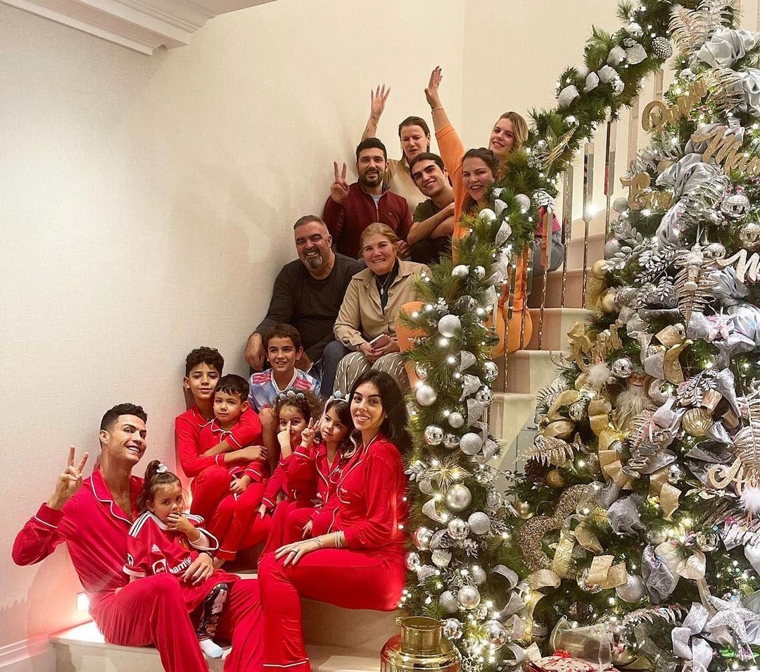 تصویری عجیب از جشن جالب خانواده کریستیانو رونالدو