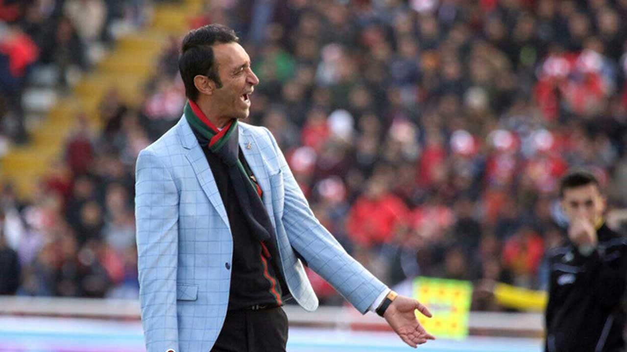 دلیل تاخیر در جراحی زانوی آقای گل ؛ بازی با استقلال