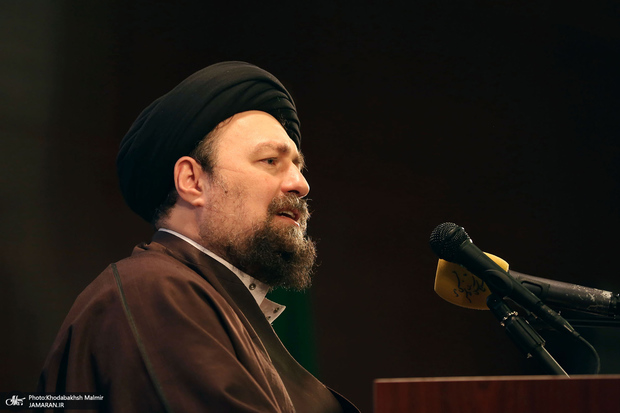 سید حسن خمینی: امروز بیشترین هجمه روی امام است؛ به خاطر اینکه همه هویت انقلاب ما است/ یک عده خودزنی می‌کنند؛ مسائل فرعی و اصلی را اشتباه می‌گیرند