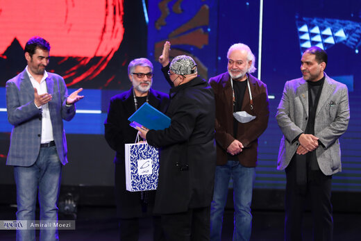 اسامی برندگان سیمرغ به دلیل بی کفایتی کارکنان جشنواره فیلم فجر اعلام می شود.
