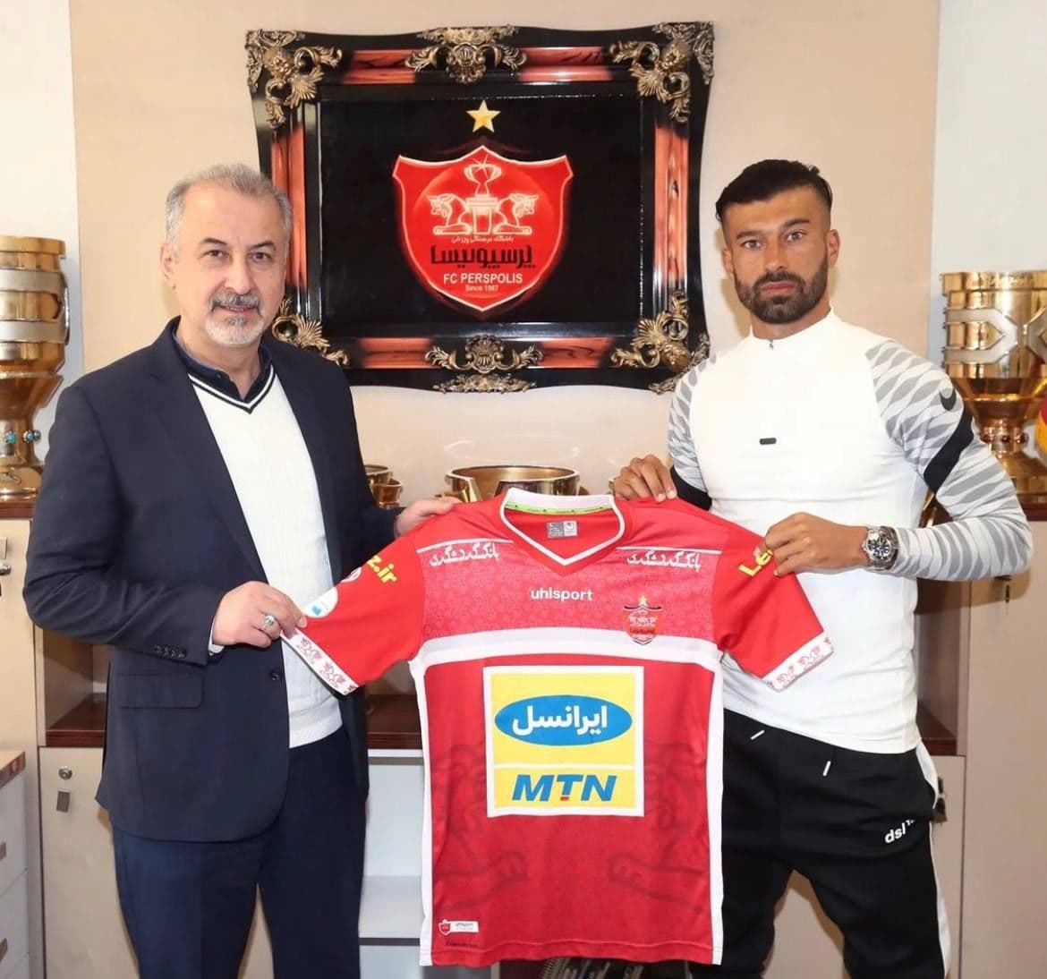 بمب پرسپولیس چه شماره ای به تن می کند ؟! بمب پرسپولیس چه شماره ای به تن می کند ؟!