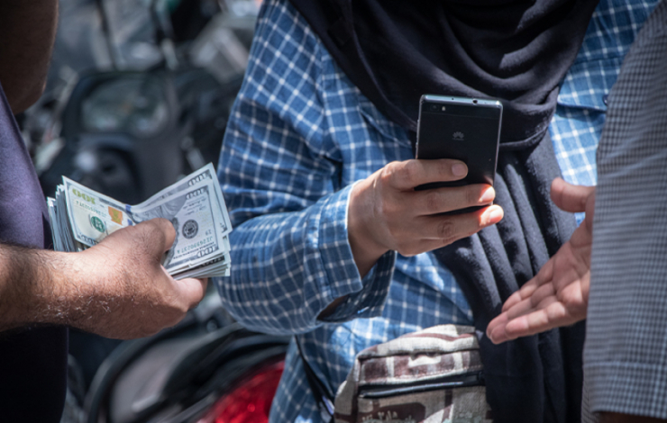 دلار در هسته سخت قیمت | صرافان وضعیت دلار پس از توافق وین را چطور پیشبینی میکنند؟ دلار در هسته سخت قیمت | صرافان وضعیت دلار پس از توافق وین را چطور پیشبینی میکنند؟