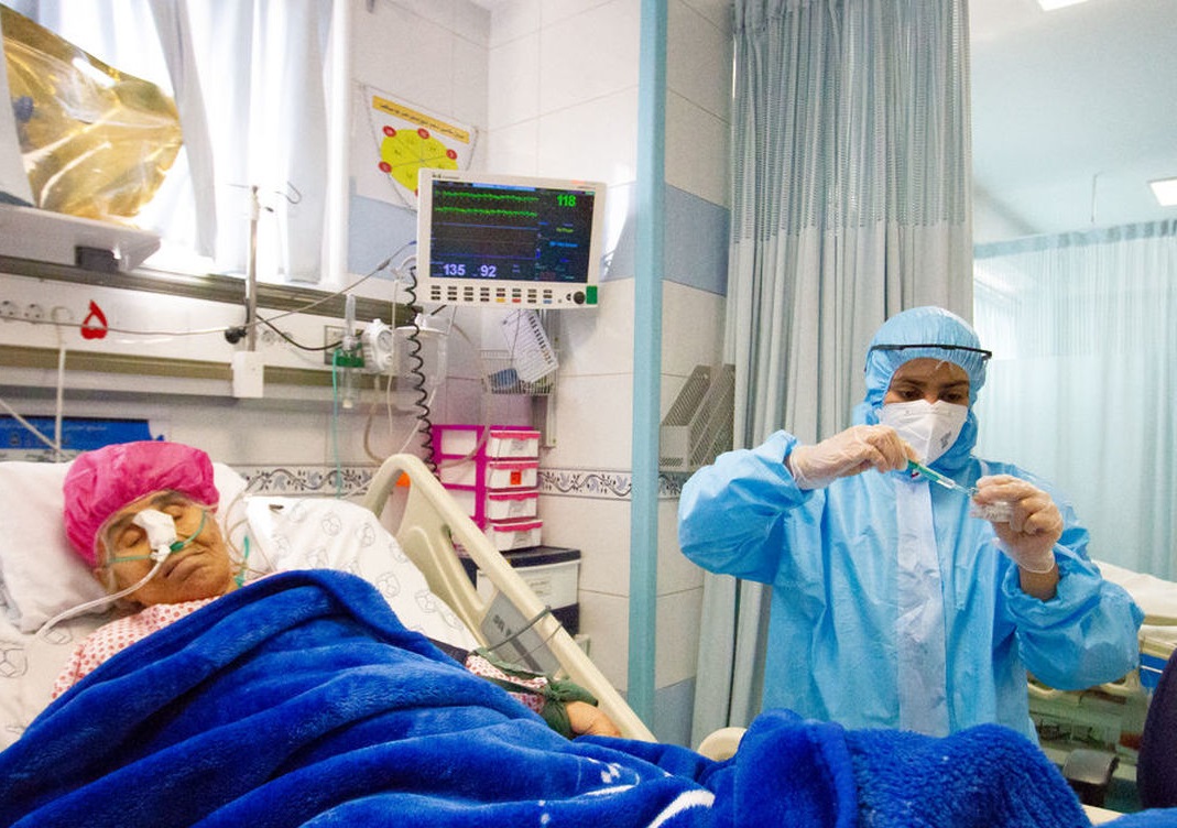 آخرین آمار کرونا در ایران، ۶ بهمن ۱۴۰۰ / بالا رفتن نگران کننده تعداد مبتلایان جدید؛ ۱۱۸۵۱ بیمارِ دیگر شناسایی شدند