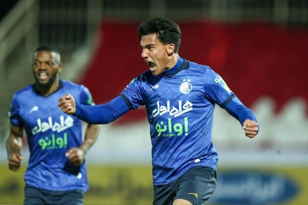 طوفان تیم فوتبال استقلال در لیگ برتر