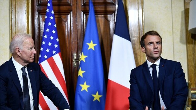 مکرون با بایدن و زلنسکی گفتگو می کند/ توافق آمریکا و فرانسه برای تشدید تحریم ها علیه روسیه