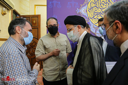 رئيسی در نشست گروهی از سینماگران: هنرمندان درباره ضرورت قصاص و عفو در جامعه سخن بگویند