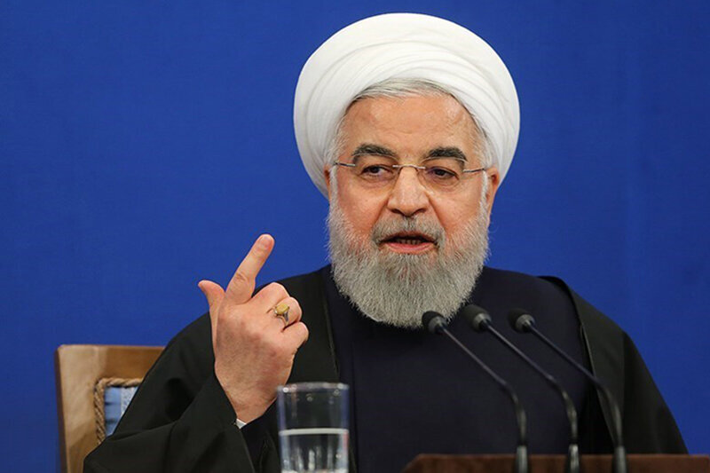 روحانی: بعضی ها فکر می کنند اگر چهره دولت را سیاه کنند، چهره نظام را سفید کرده اند
