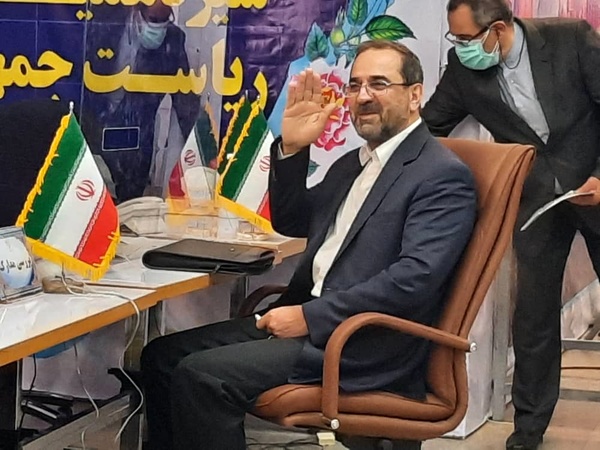 محمد عباسی برای شرکت در انتخابات ثبت نام کرد